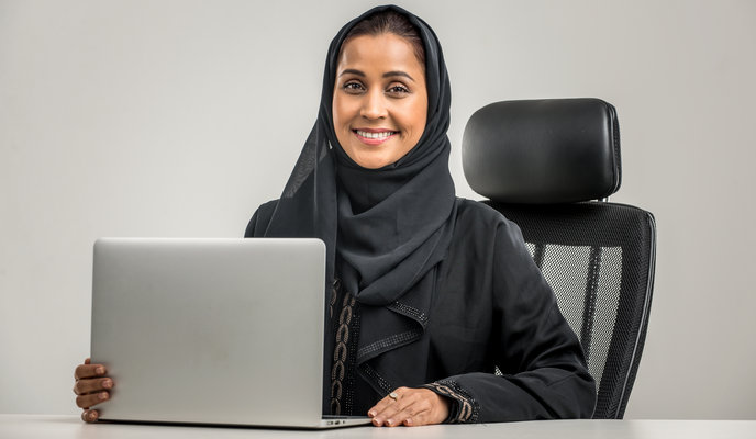 النساء يحكمن سوق الأعمال في الإمارات